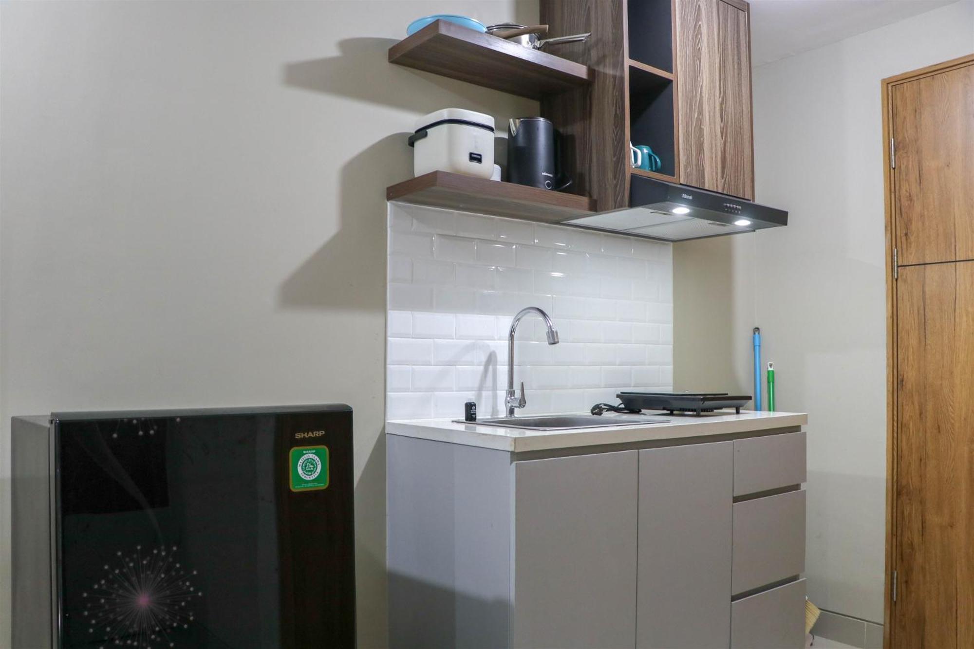Modern Look And Homey Gateway Park Lrt By Travelio Apartemen Bekasi