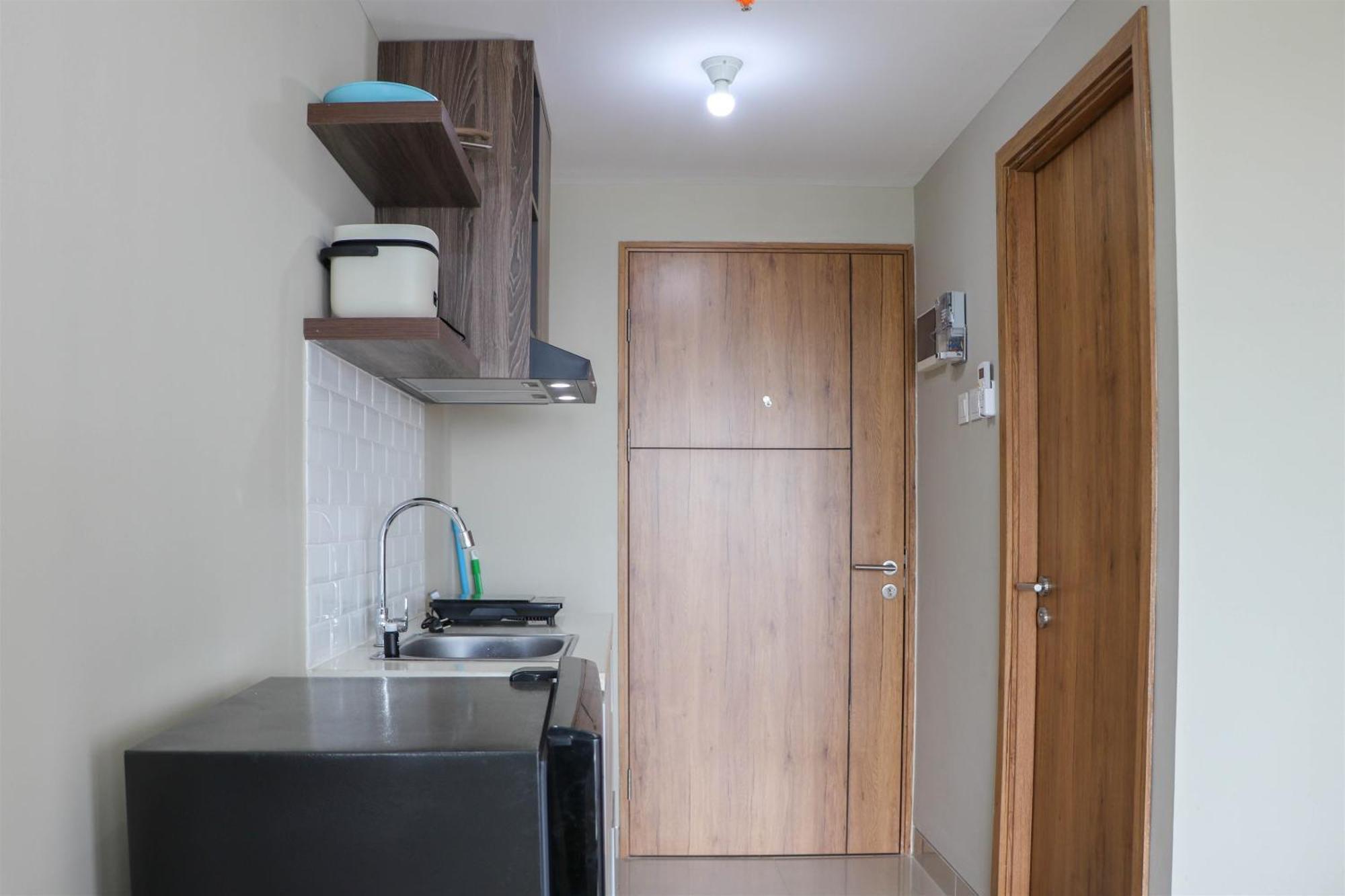 Modern Look And Homey Gateway Park Lrt By Travelio * Bekasi