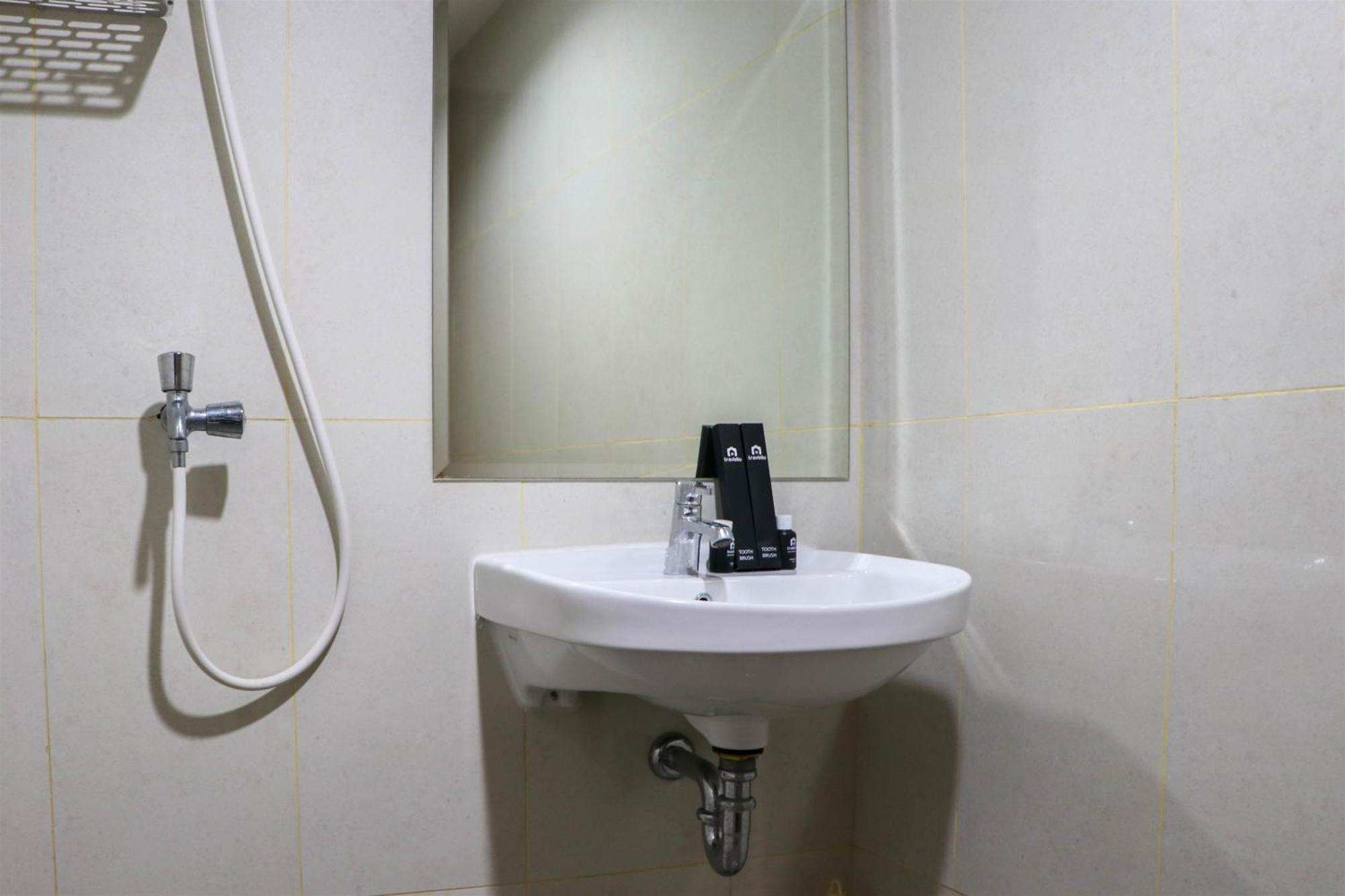 Apartemen Modern Look And Homey Gateway Park Lrt By Travelio